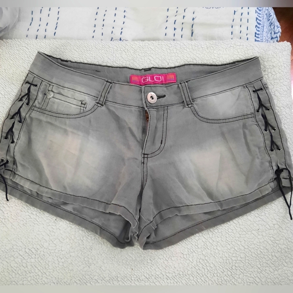 GLO Vintage Juniors Gray Lace-Up Shorts. Size 9